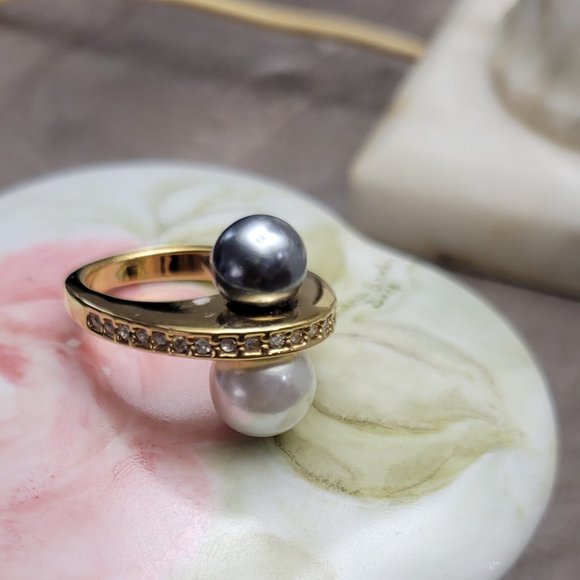 Ring Modernist Faux Pearls Luster Grey and White SIZE 9 IMPRESSIVE DESIGN RARE - Picture 1 of 10